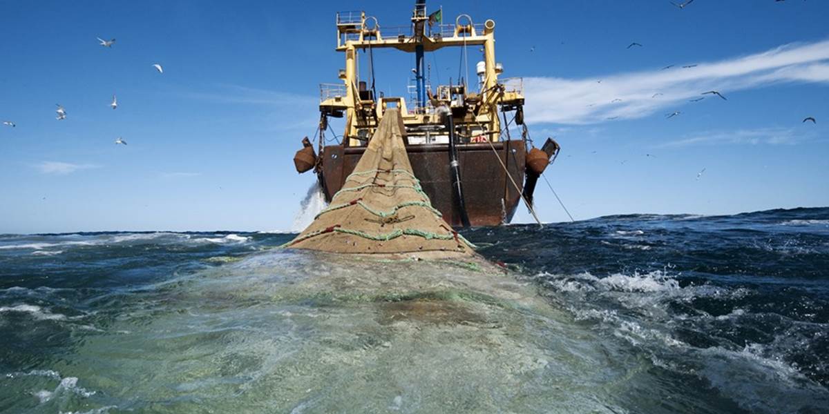 V Beringovom mori sa potopila juhokórejská rybárska loď, 54 osôb je nezvestných