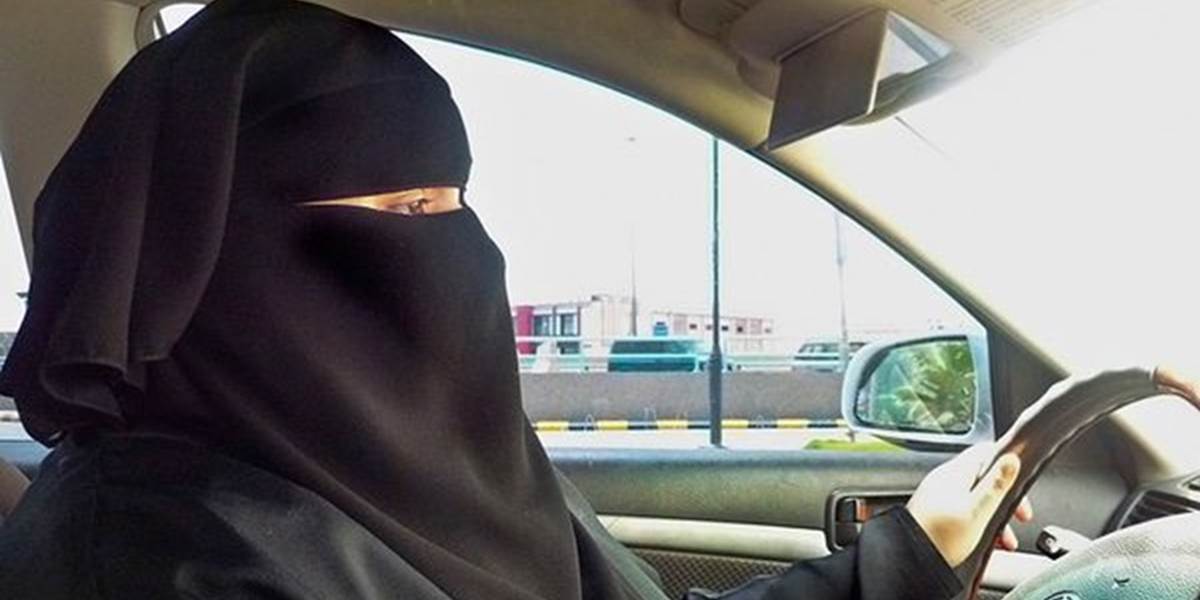 HRW: Saudská Arábia musí dovoliť ženám šoférovať