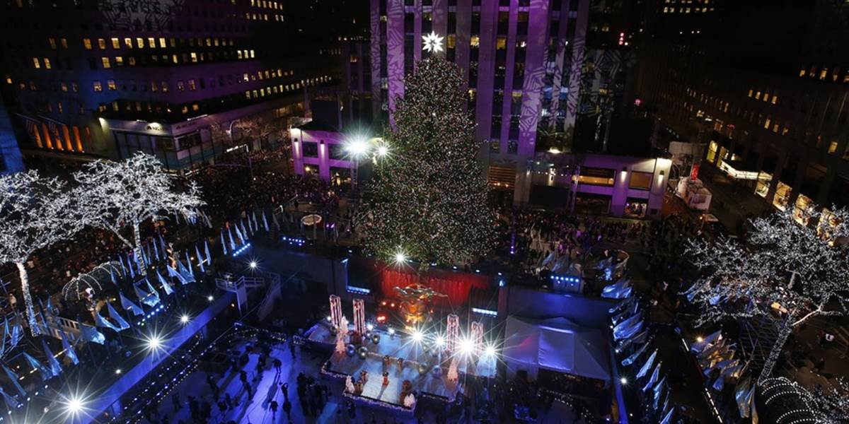 VIDEO Pred Rockefellerovým centrom rozsvietili vianočný stromček