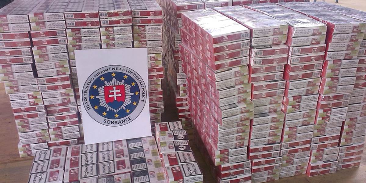 V okrese Snina zaistili vyše 300 kartónov pašovaných cigariet