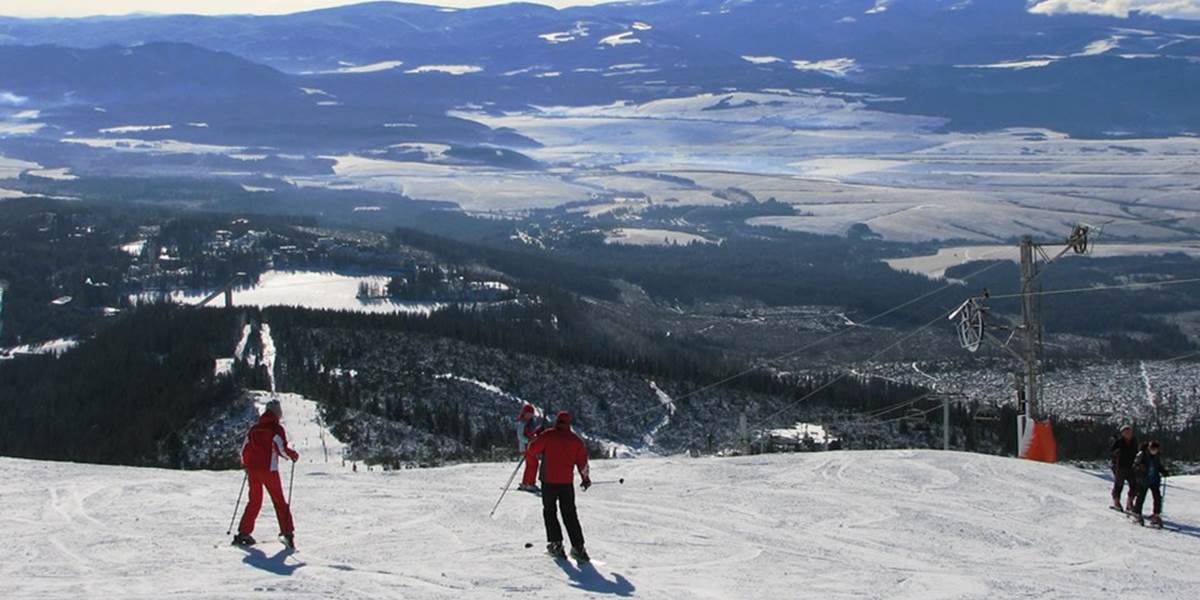 Prvé oblúčiky na svahoch si budú môcť lyžiari vychutnať cez víkend