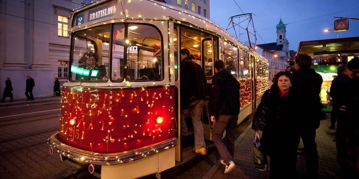 Bratislavou začne v piatok jazdiť vianočná električka