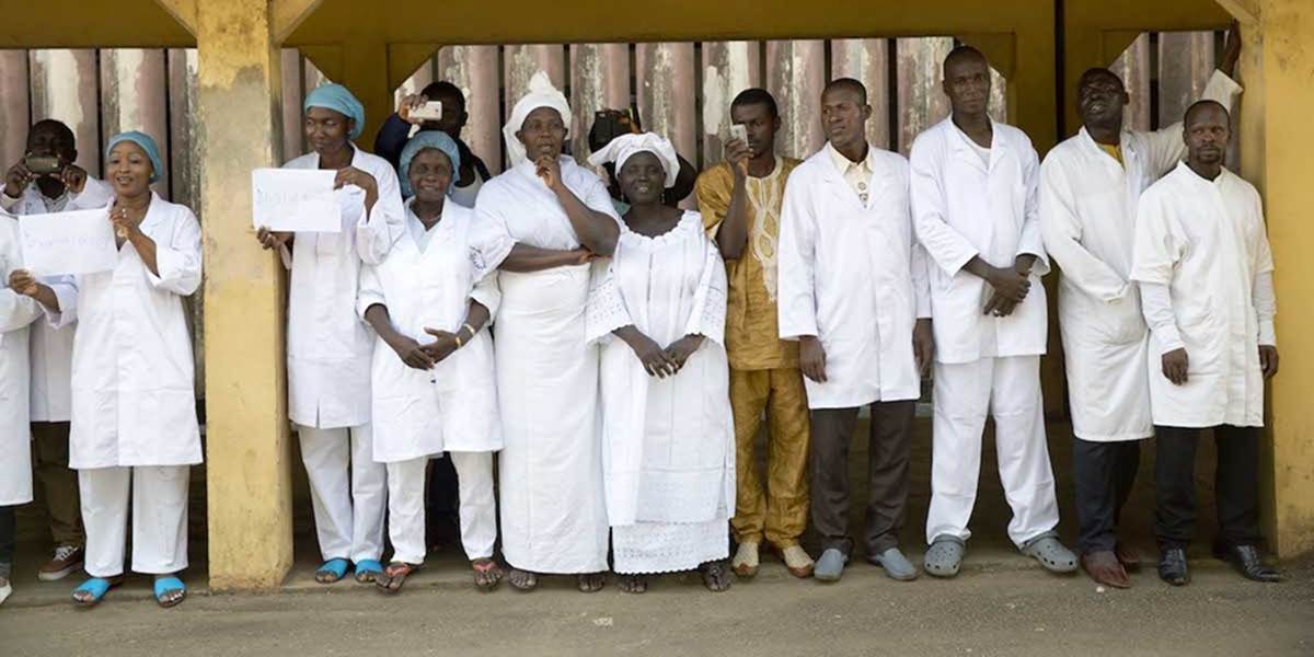 Nemecko venovalo 400 motoriek na boj proti ebole v západnej Afrike