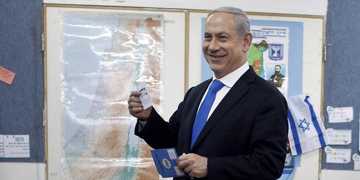 Voľby by podľa prieskumu vyhrala pravica, Netanjahuova pozícia slabne