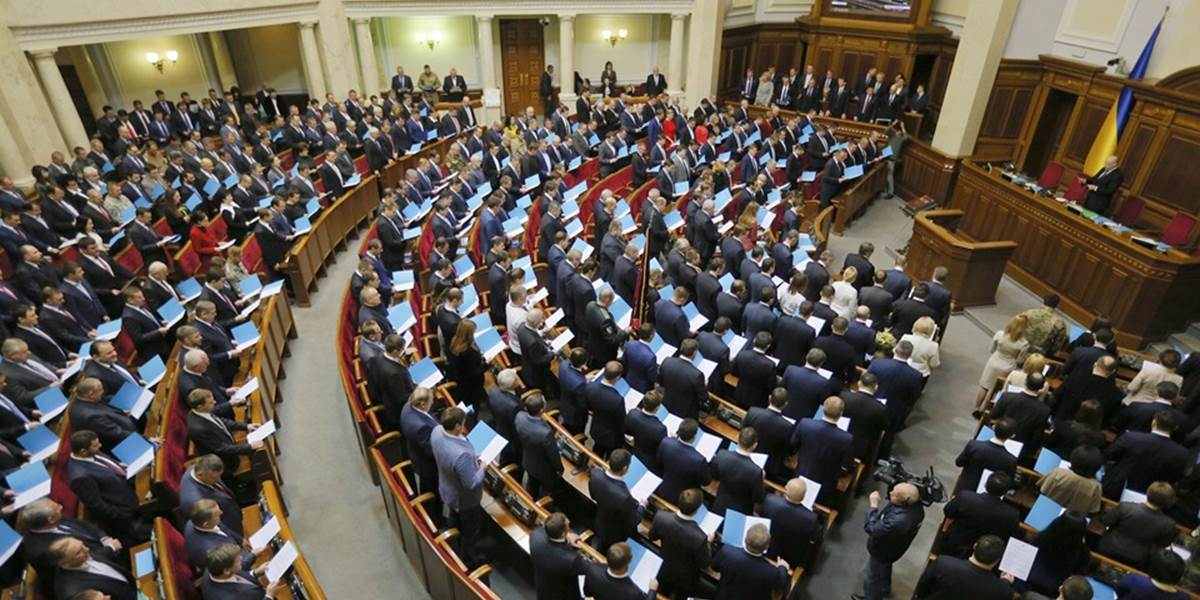 VIDEO Nový ukrajinský parlament zažil prvú poslaneckú bitku!