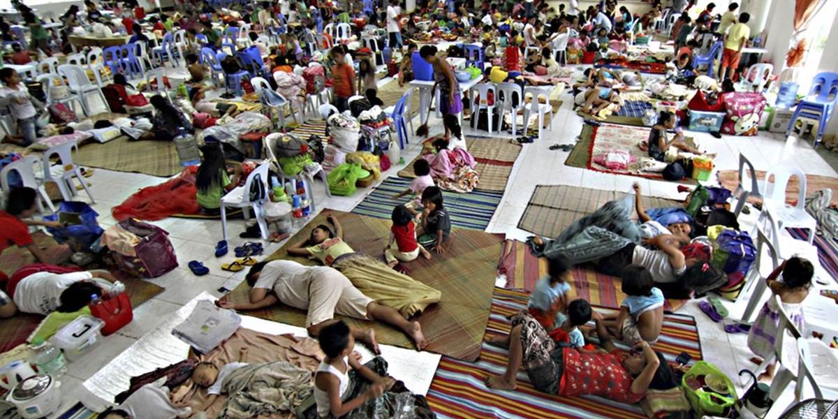 Pred tajfúnom na Filipínach evakuovali vyše 600-tisíc ľudí