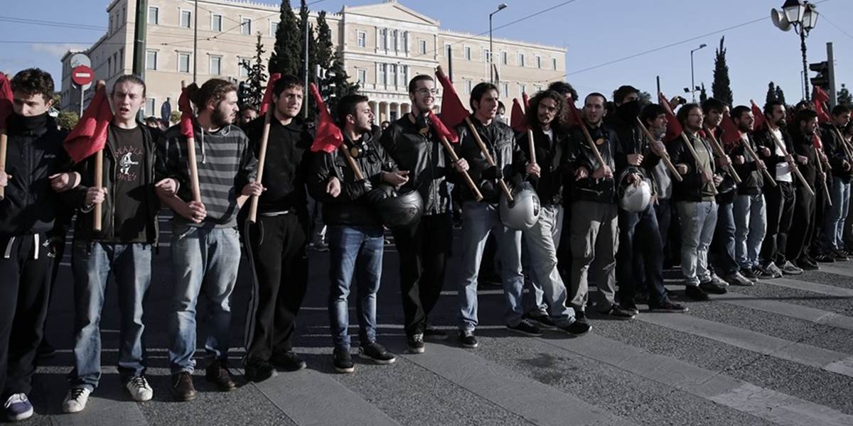 Grécky poslanec sa pridal k hladujúcim Sýrčanom pred parlamentom