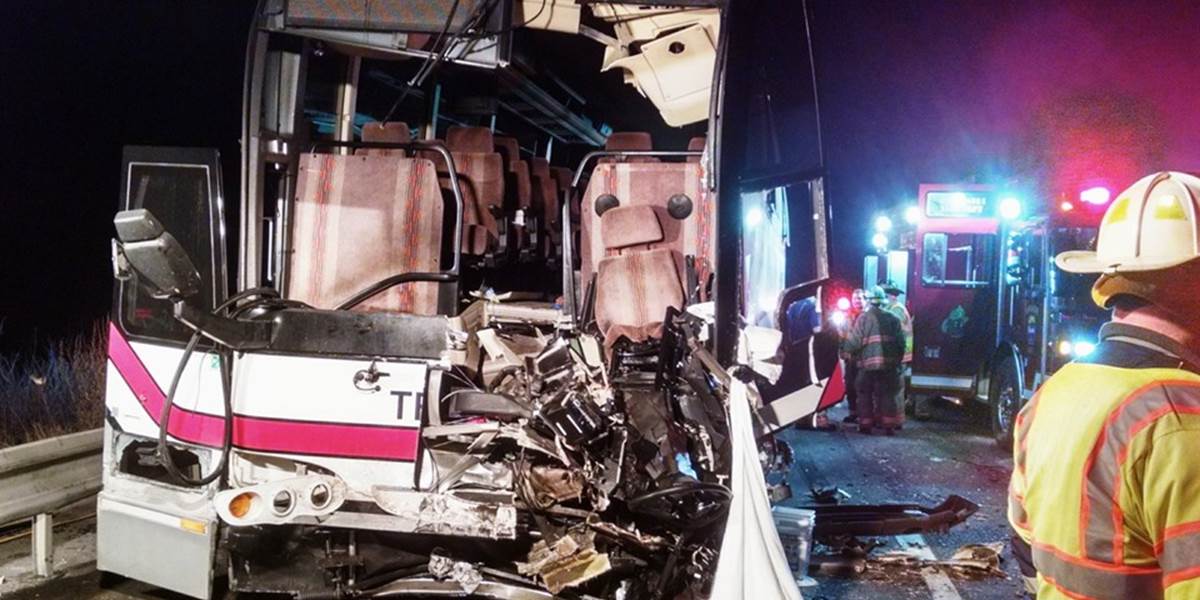 Autobusovú nehodu v Nepáli neprežilo najmenej 17 ľudí