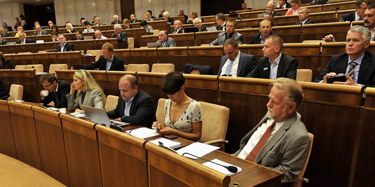 Opozícia si v roku 2014 vyžiadala 10 mimoriadnych schôdzí