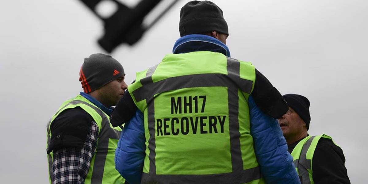 Trosky letu MH17 priviezli do krajiny 5 mesiacov po havárii