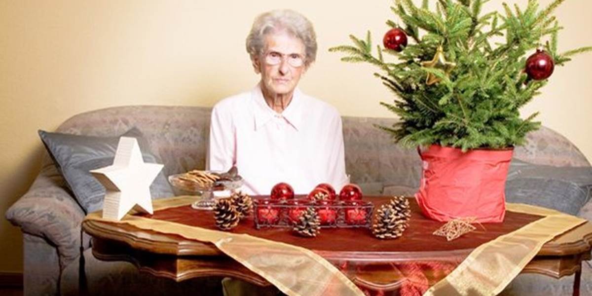 Seniori nie sú na Vianoce sami, väčšina ich trávi so svojou rodinou
