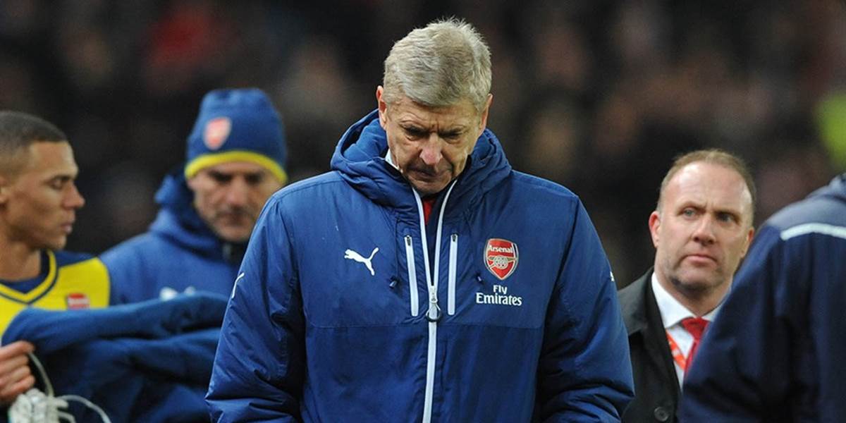 Fanúšikovia Arsenalu Londýn sa pobili kvôli trénerovi Arsenovi Wengerovi