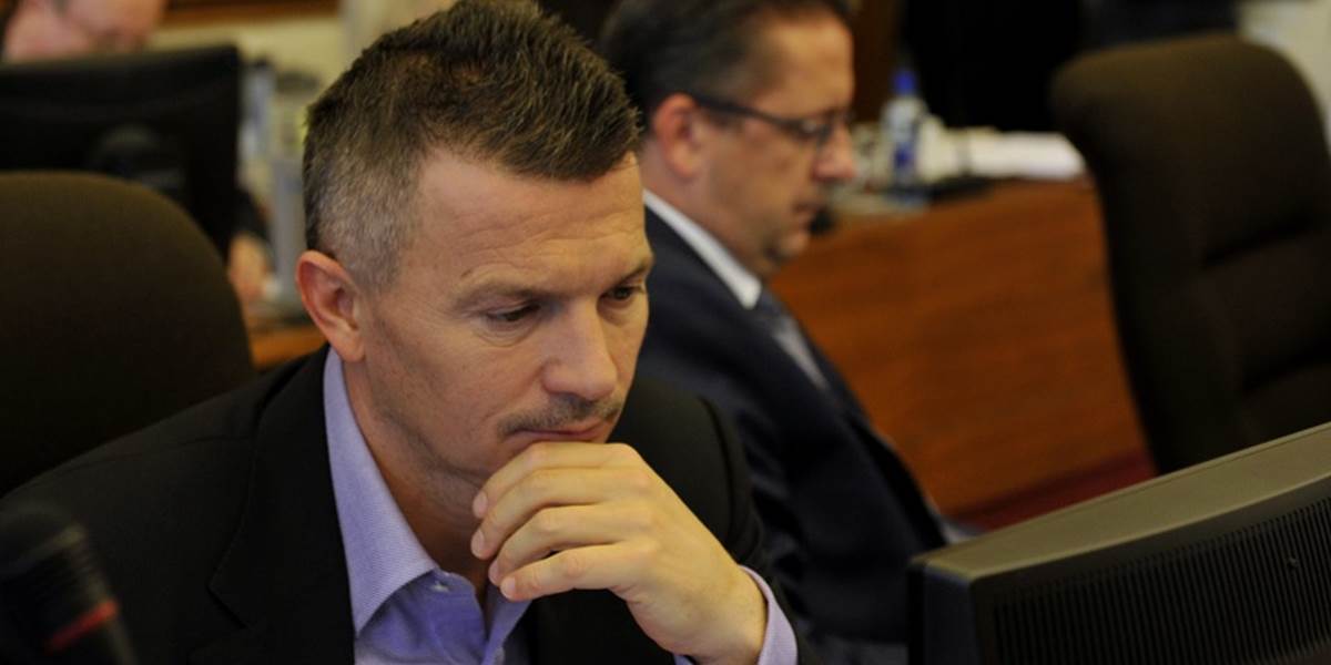 Vláda nesúhlasí s návrhom opozície na odvolanie Počiatka
