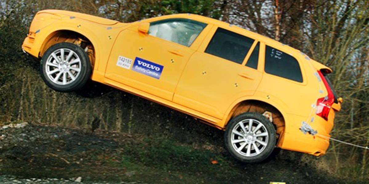 Volvo XC90 uvádza systém ochrany pred zídením z cesty