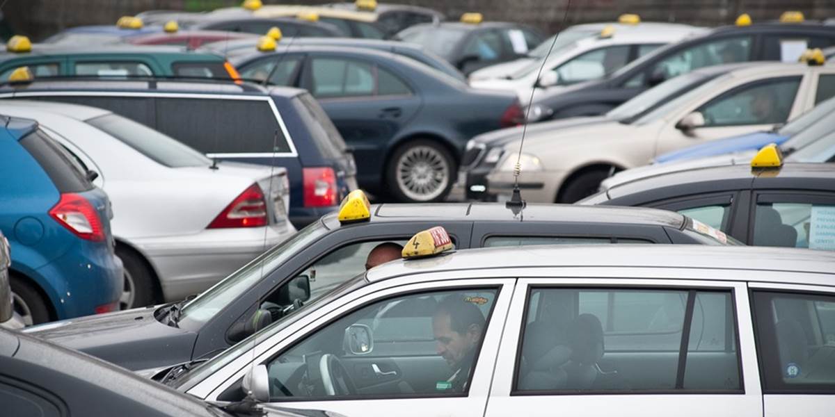 Policajti si v Bratislave posvietili na taxislužby: Až osem jazdí načierno!