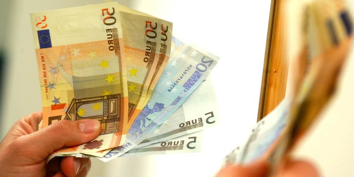 Iba každý siedmy zamestnanec na Slovensku dostane na konci roka 13. plat