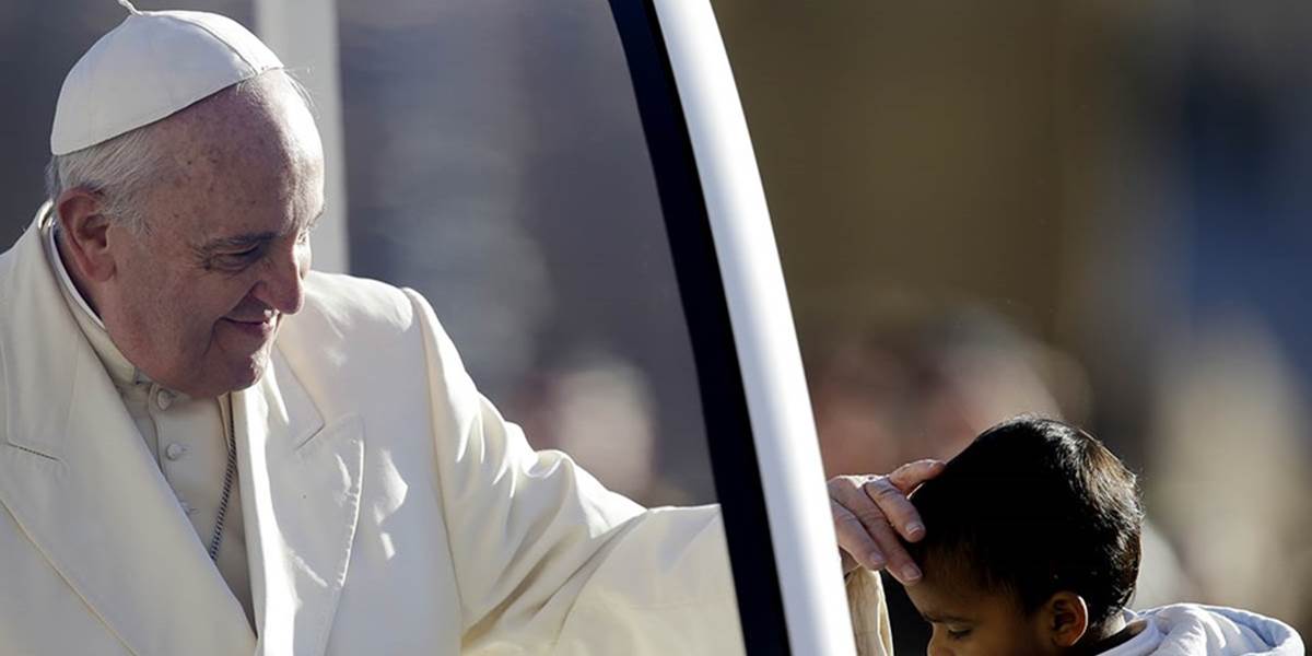 Mladí poslali po púti kríža a ikony list pápežovi Františkovi