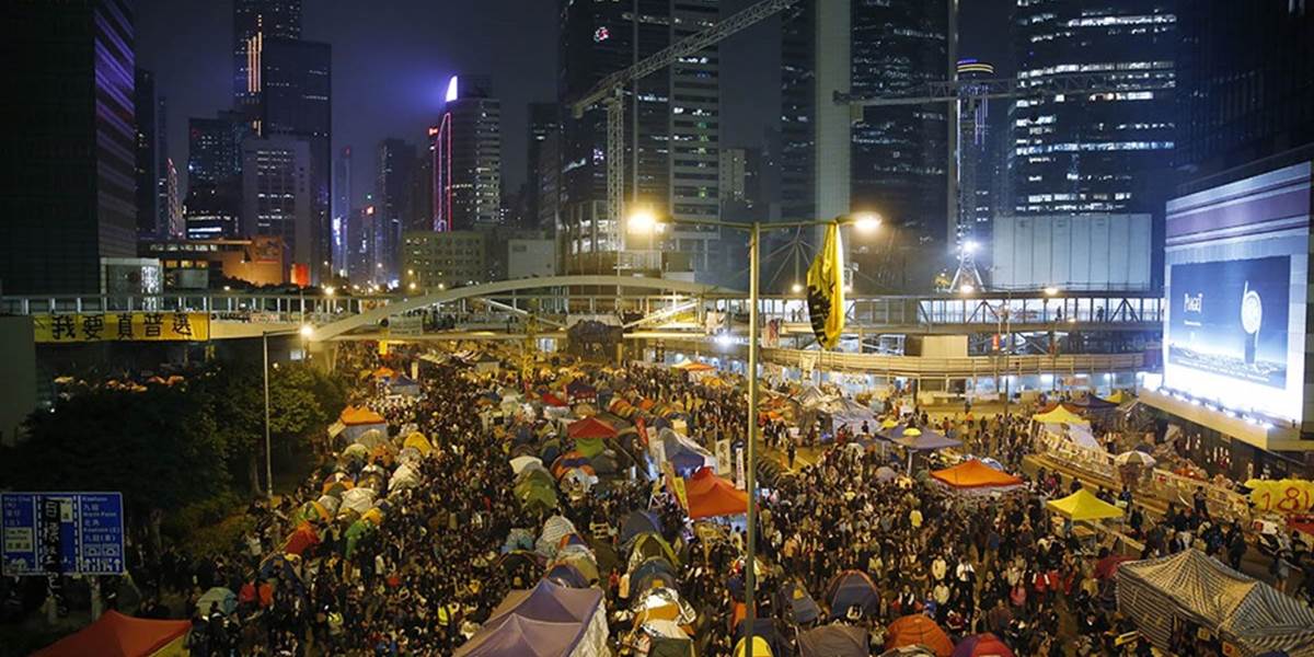 Hongkonská polícia odstránila protestný tábor, zadržala 200 ľudí