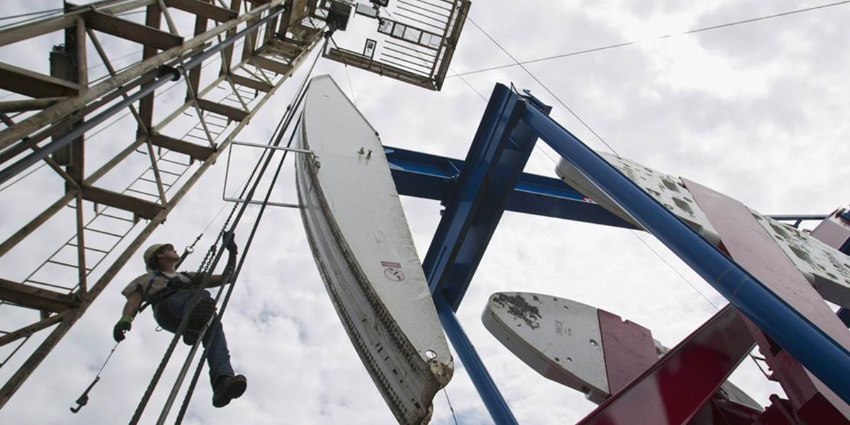 Ropa prehĺbila svoje straty, cena WTI klesla pod 60 USD za barel