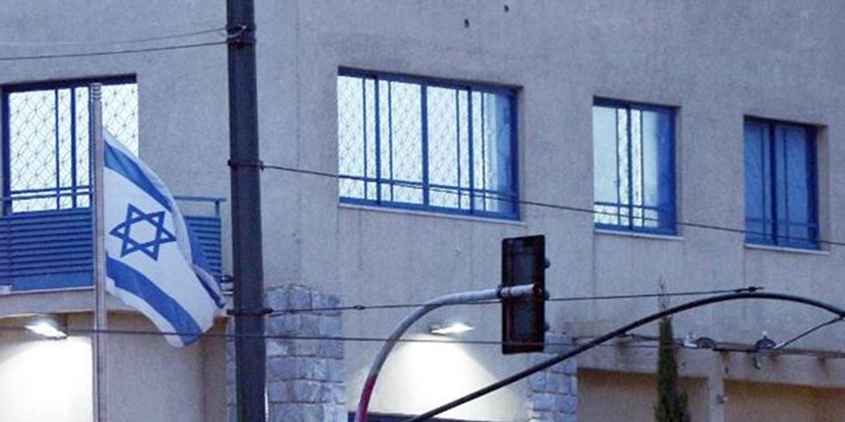 Neznámi útočníci strieľali na izraelské veľvyslanectvo v Aténach