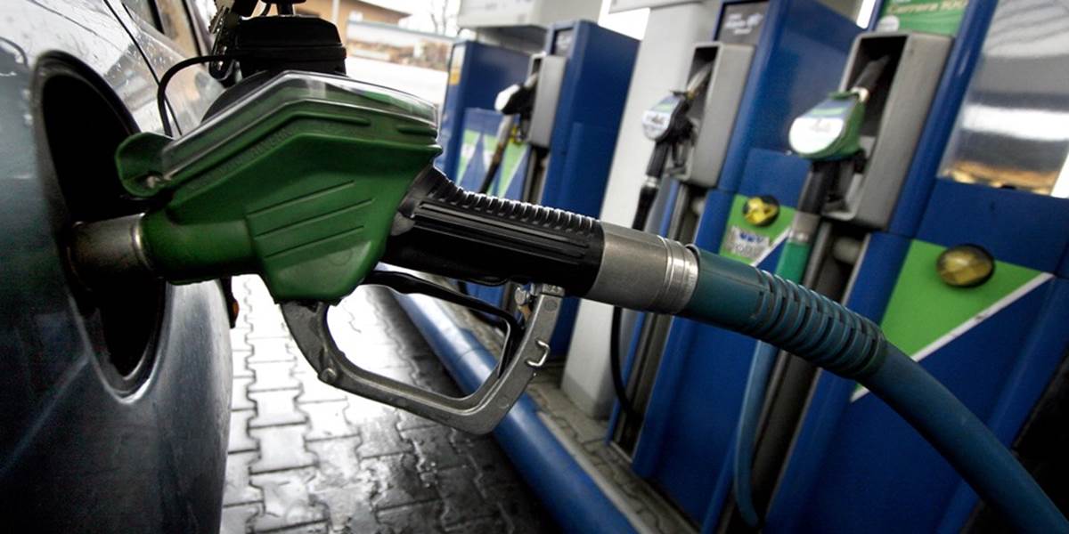 Ceny benzínu rekordne klesajú: Natankujete po 1,30 za liter!