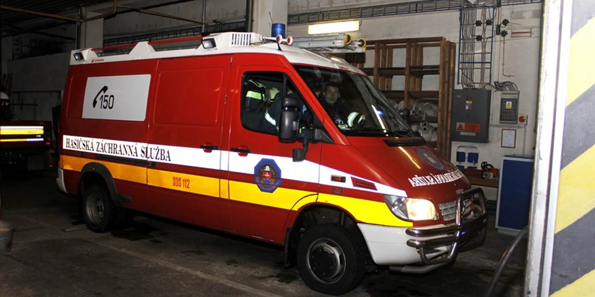 Traja zranení pri požiari rodinného domu v Podhradí