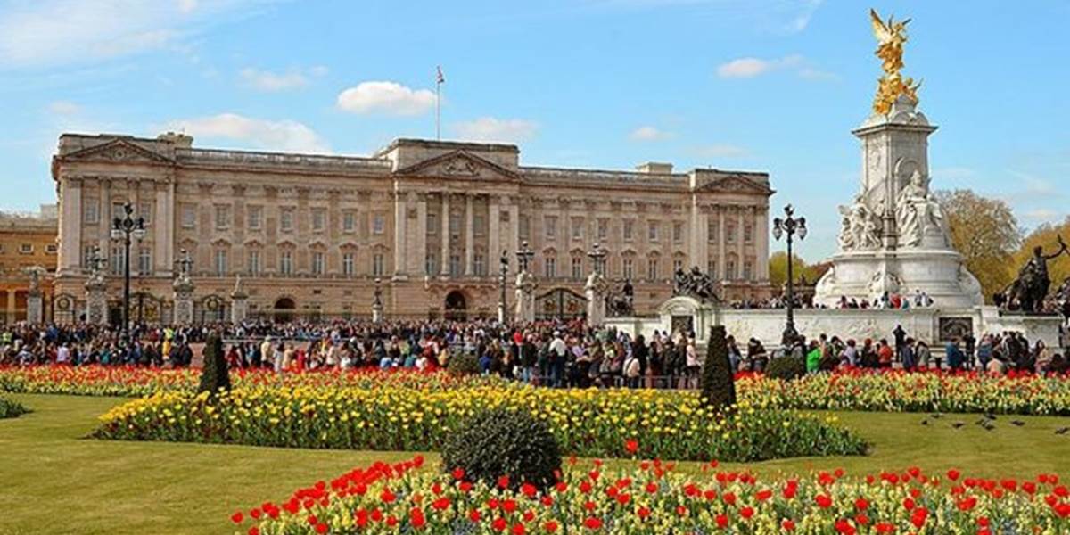 V záhrade Buckinghamského paláca rastie halucinogénna huba