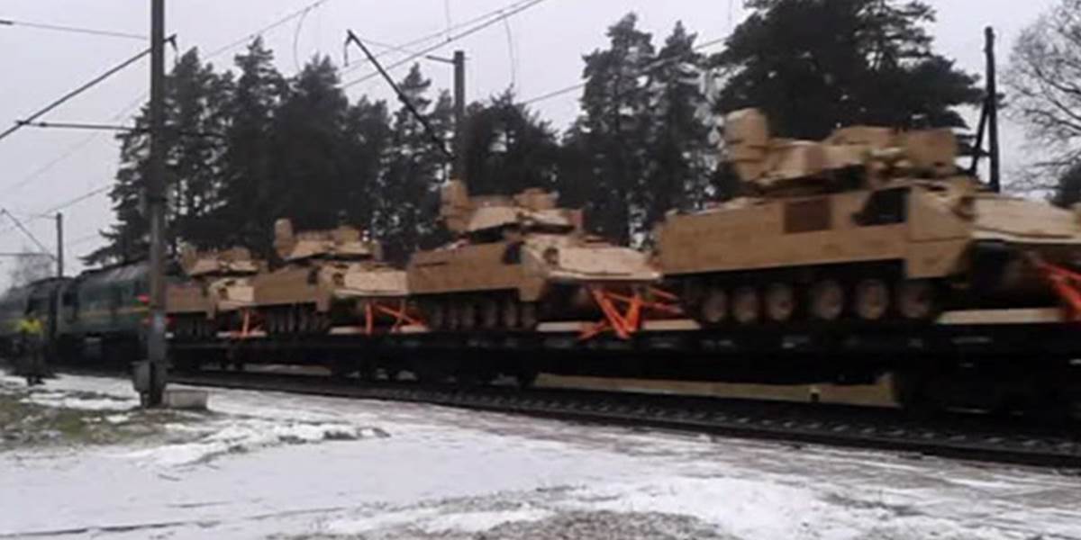 VIDEO Neďaleko ruských hraníc prevážal vlak americké tanky!