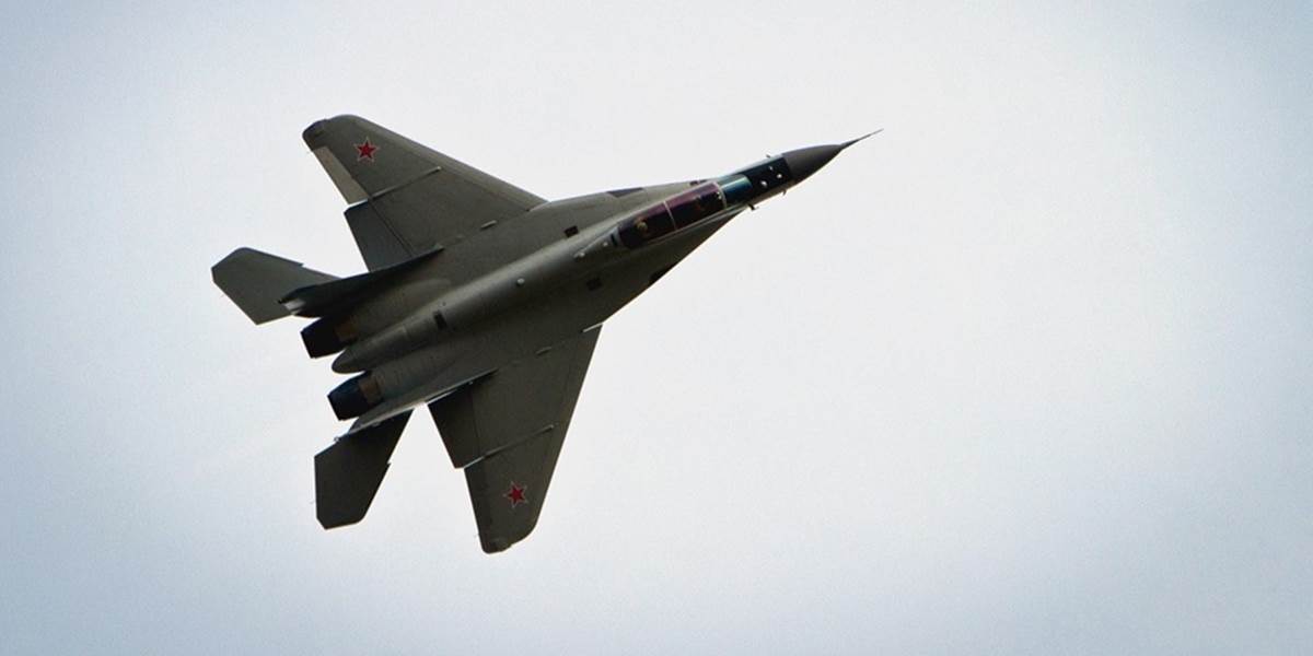 Ruská stíhačka sa takmer zrazila s civilným lietadlom