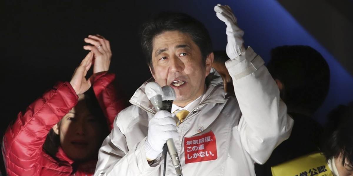 Premiér Abe jasným favoritom parlamentných volieb