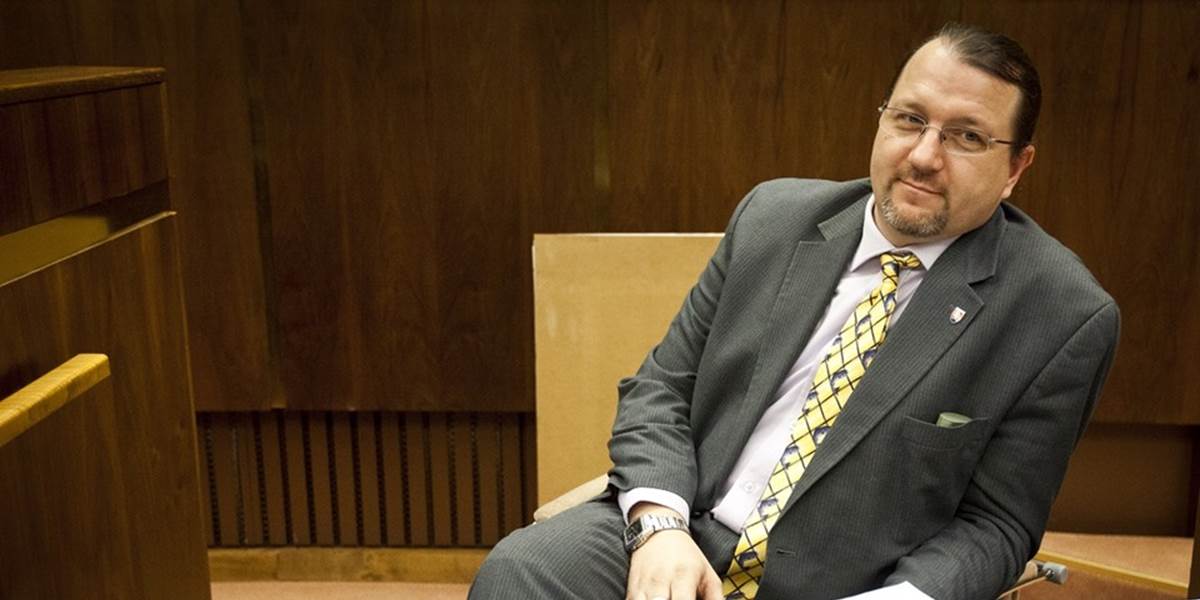 Vláda by podľa poslancov mala stratégiu vrátiť rade