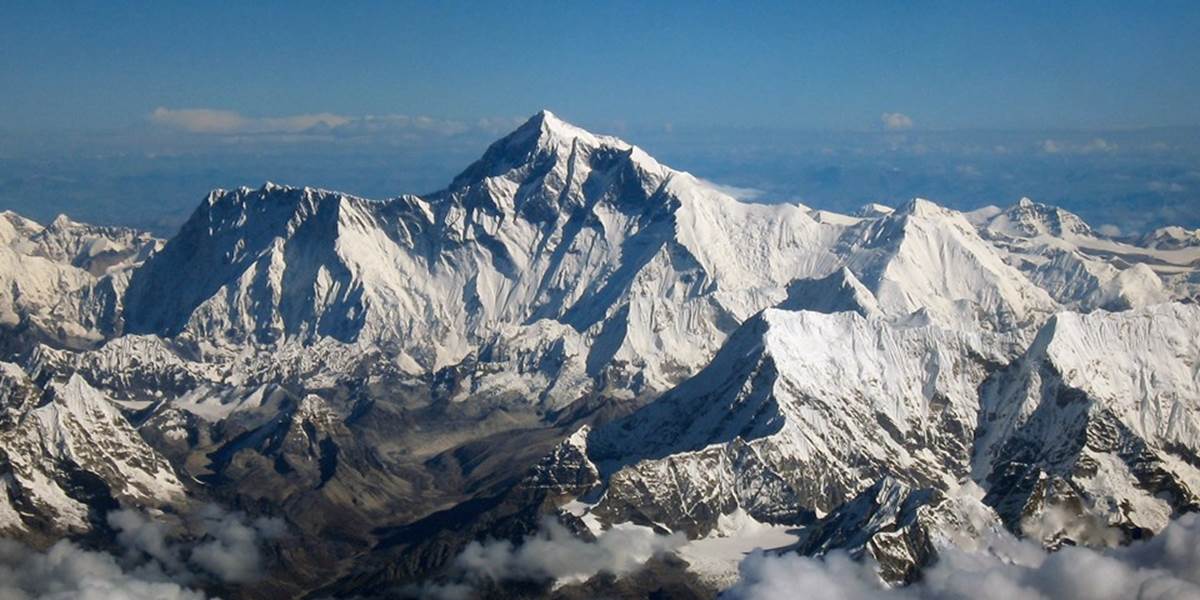 Desiatky turistov odrezala pri Mount Evereste vysoká snehová nádielka