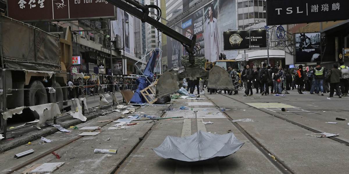 Polícia v Hongkongu vypratala posledný z troch hlavných táborov protestného hnutia