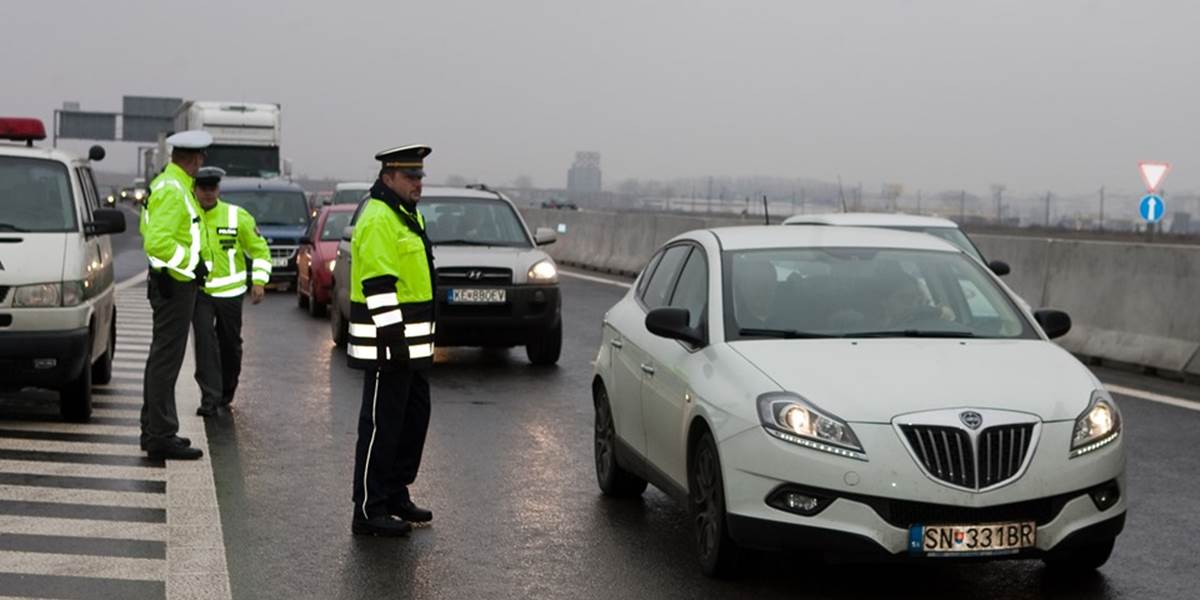 Nehoda na českej strane uzavrela časť D2, dopravu odkláňajú na Kúty