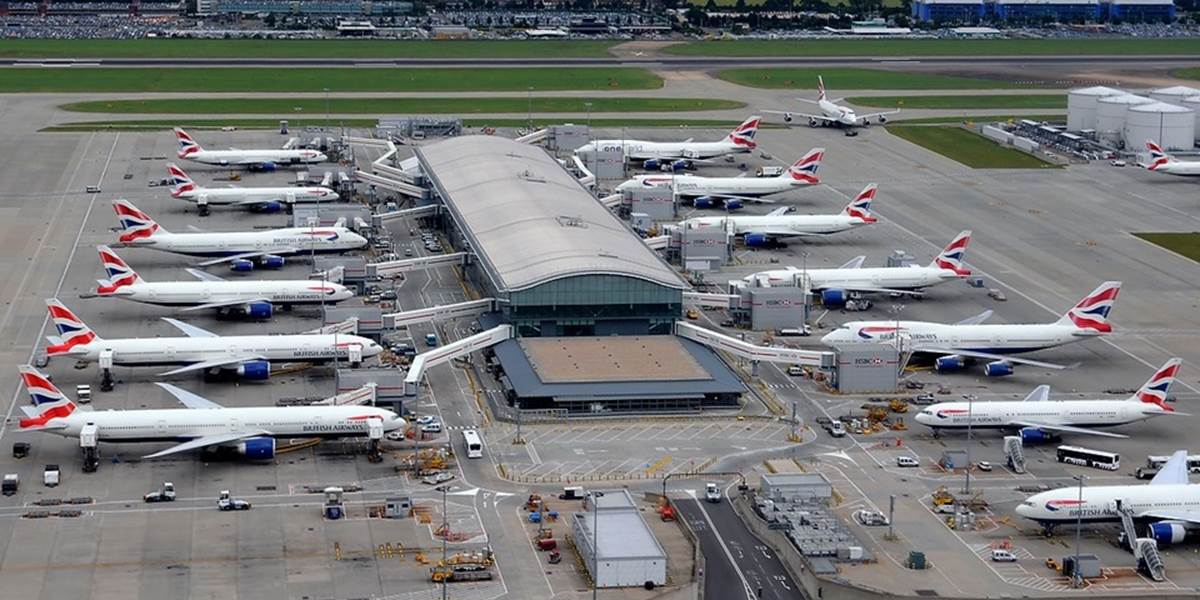Chaos na britských letiskách bude vyšetrovať nezávislá komisia