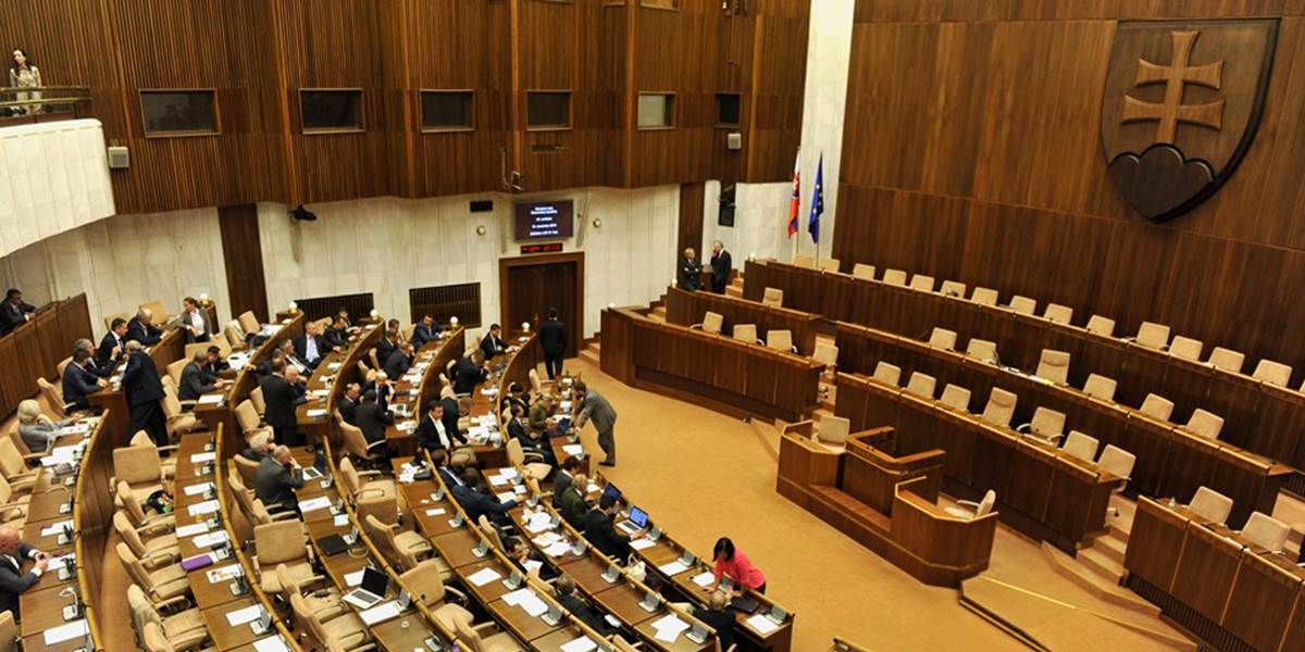 Poslanci strávili v roku 2014 v parlamente 88 dní: Kto ako pracoval?!