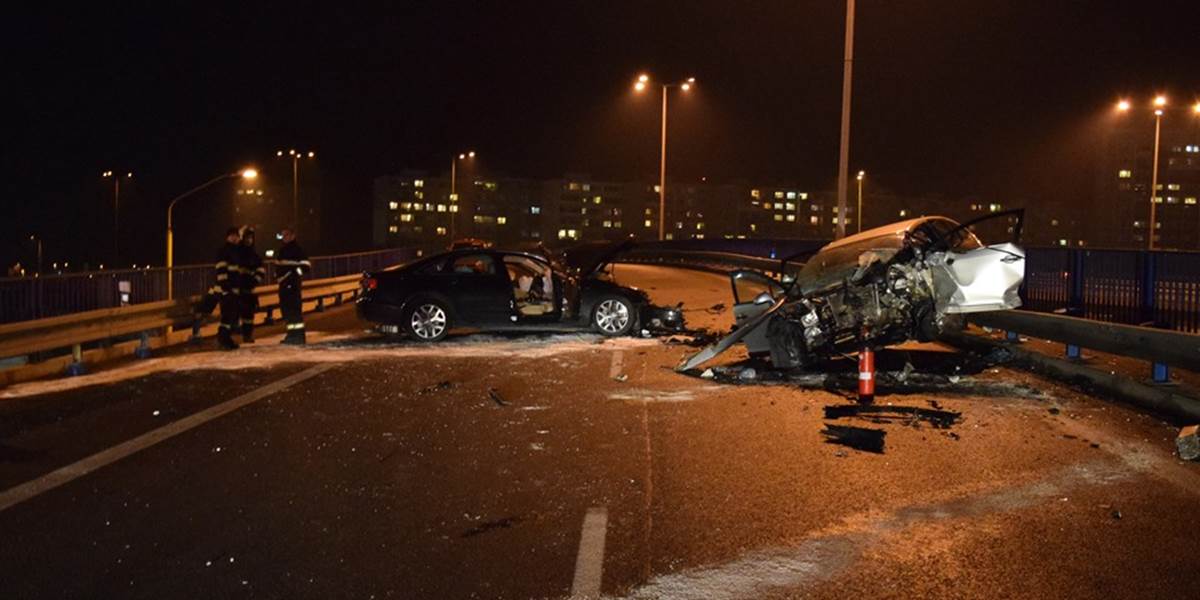 Štyria zranení pri čelnej zrážke