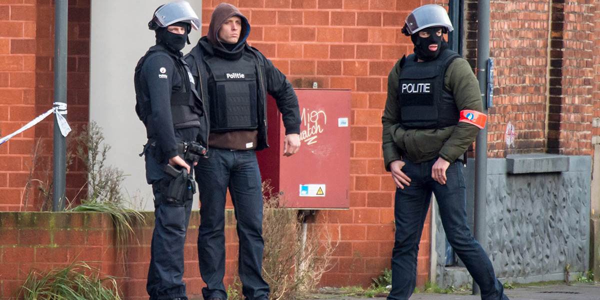 FOTO Štyria ozbrojenci vnikli do bytového domu v belgickom meste Gent: Polícia ich už zatkla!