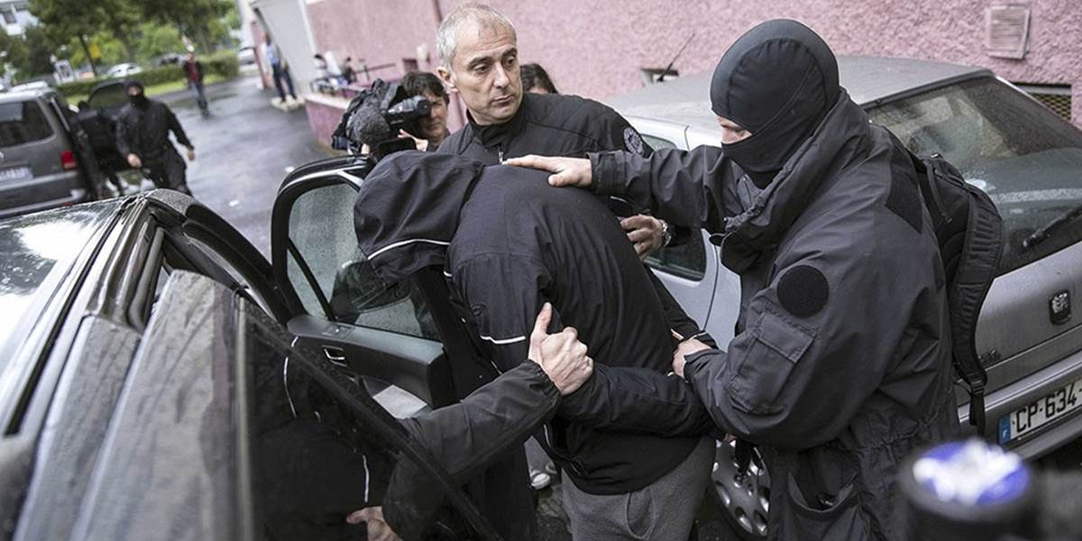 Francúzska polícia zadržala 10 džihádistov verbujúcich bojovníkov