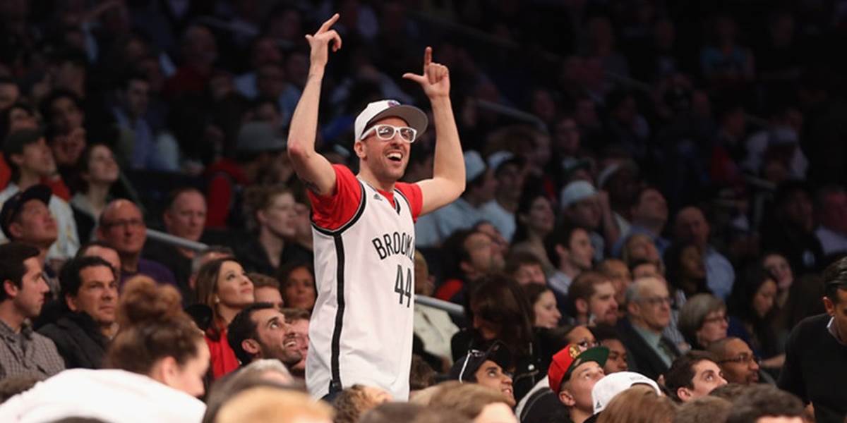 NBA: Najznámejší fanúšik Brooklynu vyskočil z okna a zomrel