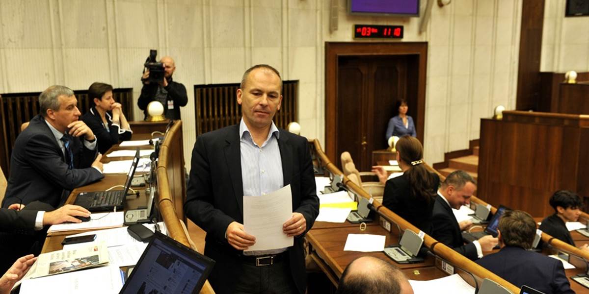 SDKÚ žiada odídencov o vrátenie poslaneckých mandátov