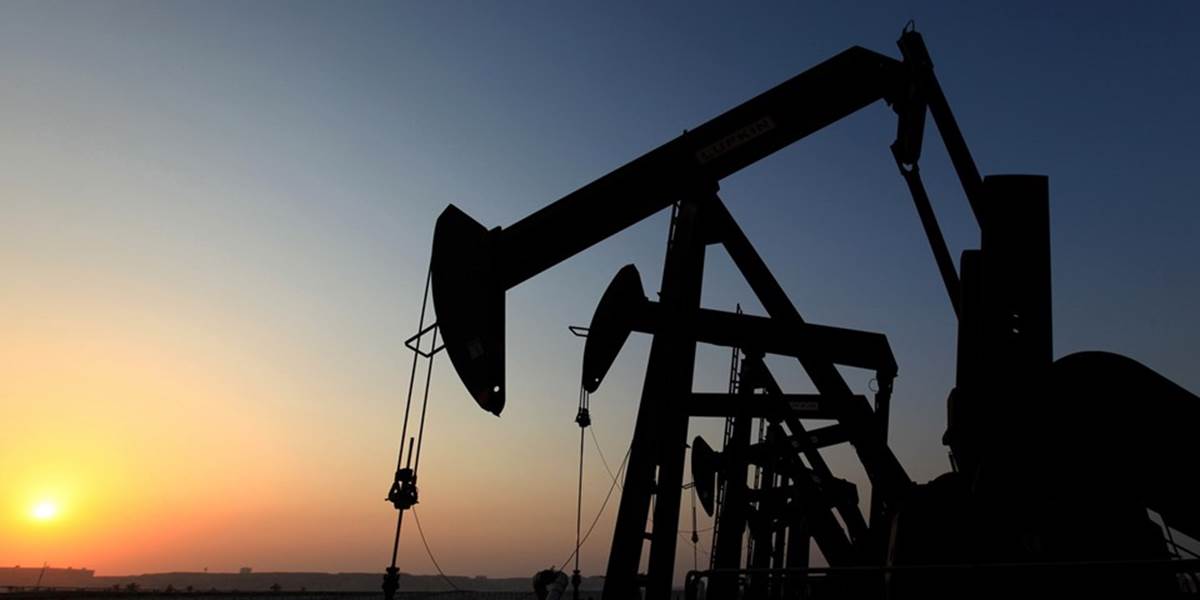 Cena ropy WTI klesla pod 55 USD, cena ropy Brent sa dostala pod 60 USD/barel