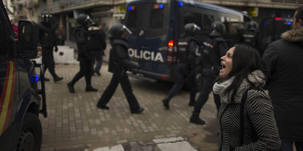 Španielska polícia zadržala sedem ľudí, ktorí robili nábor džihádistiek