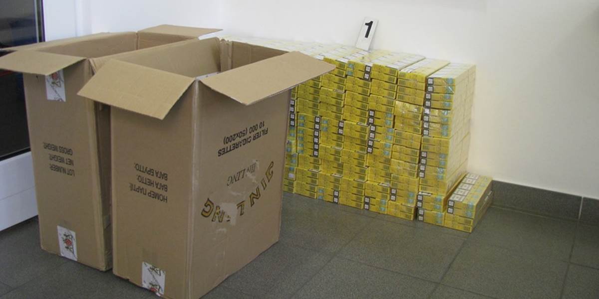 Colníci zadržali 700 krabičiek neoznačených cigariet