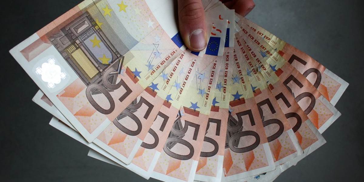 Polícia zasiahla v Neapole proti falšovateľom eurobankoviek