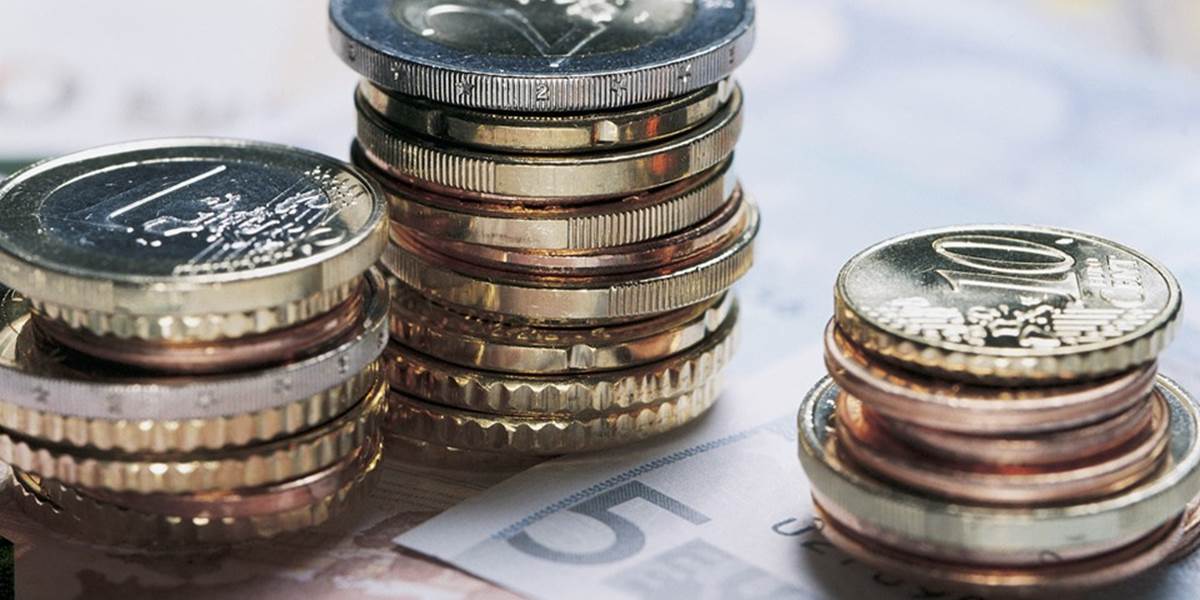 Platy štátnych a verejných zamestnancov v roku 2015 porastú