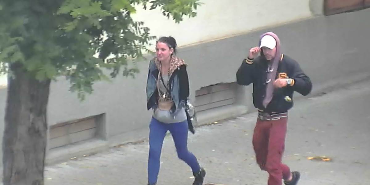 Polícia pátra po mužovi a žene pre falšovanie peňazí