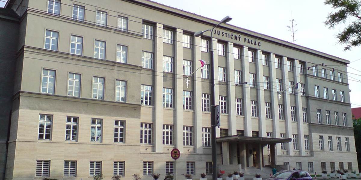 Proti garážam pri Justičnom paláci sa podpísalo 3 000 ľudí