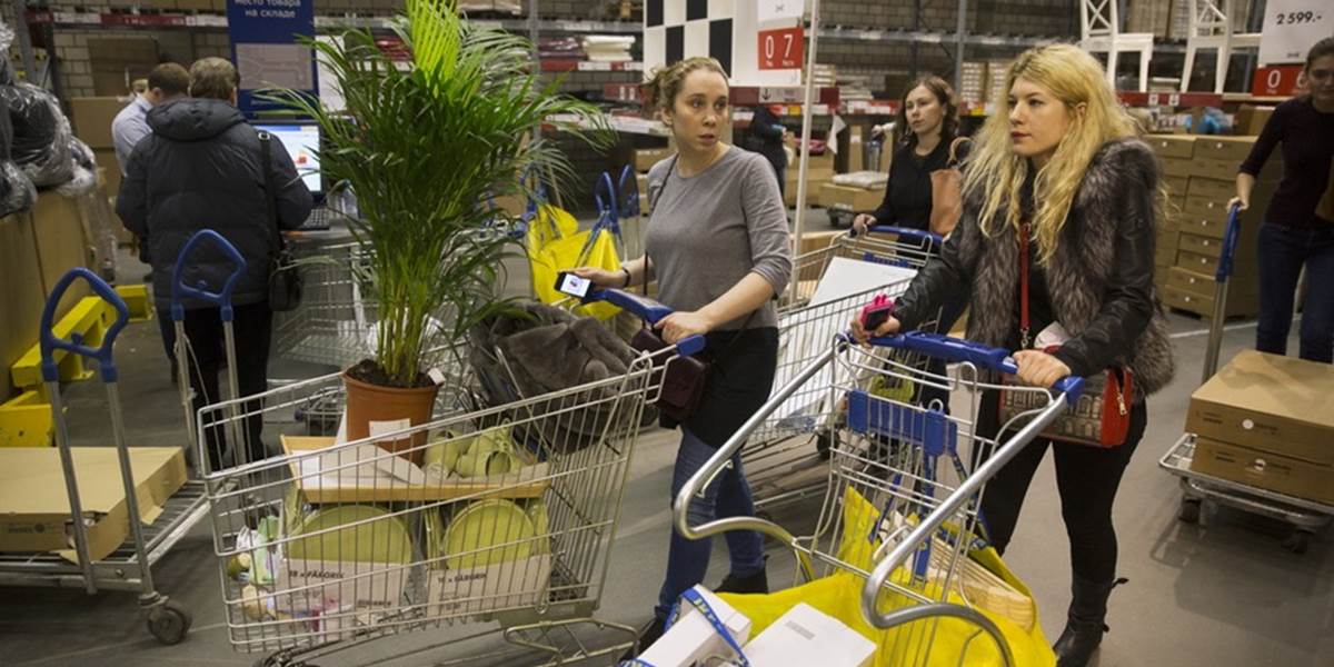 Panika v Rusku kvôli nízkemu rubľu: Obyvatelia zatvárajú účty, skupujú elektroniku a nemocnice nemajú na lieky!