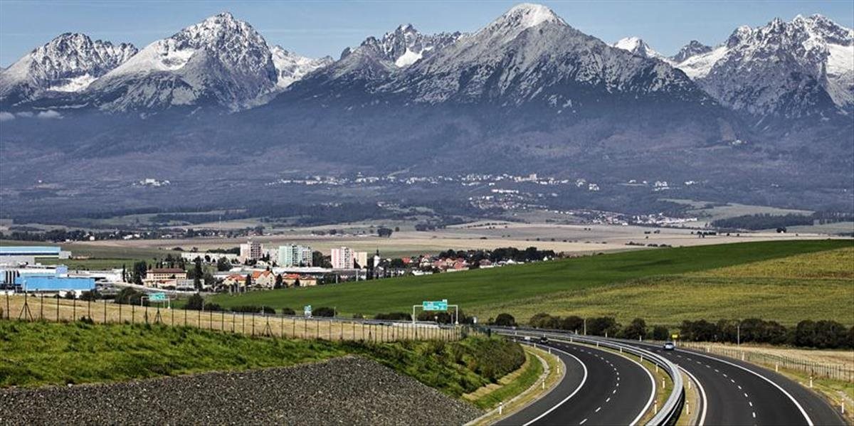 V najvyšších polohách Tatier padá dážď so snehom
